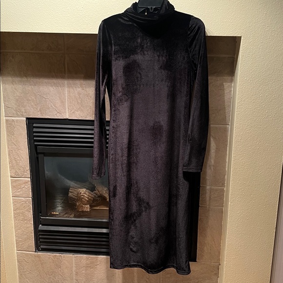 DELORA VELVET MIDI DRESS - Picture 5 of 9